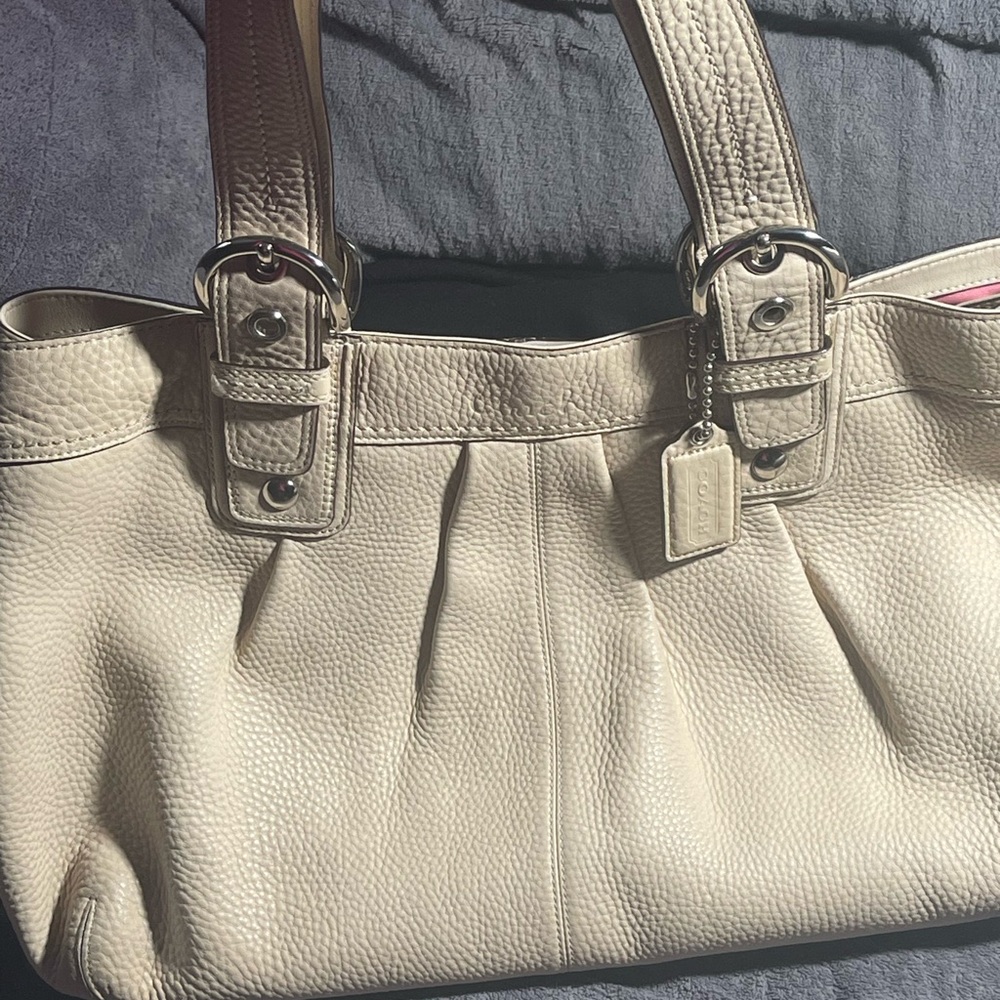 COACH 2010 LARGE PEBBLE LEATHER CREAM BAG WITH BARBIE PINK INTERIOR WITH TAG